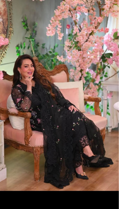 Premium Black Luxury Lawn – Aneela’s 2025 Embroidered Masterpiece 🌸✨